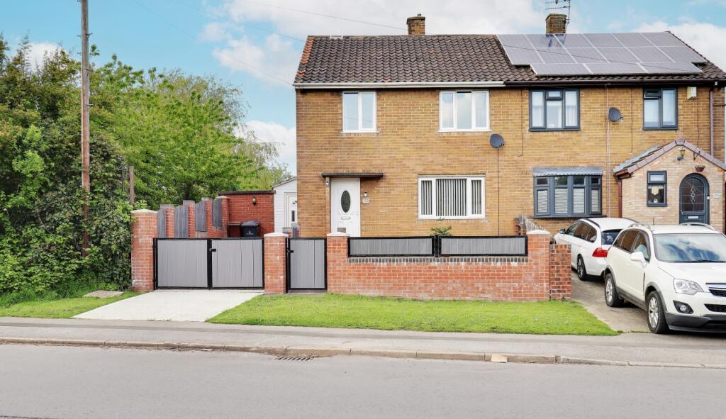 3 bedroom semidetached house for sale in Lindhurst Road, Athersley