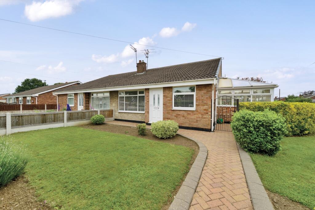 3 bedroom semidetached bungalow for sale in Tranmoor Lane, Armthorpe