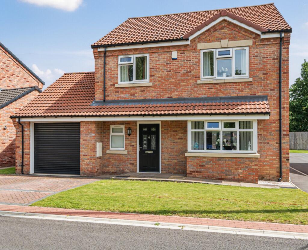 4 bedroom detached house for sale in 24 New Road, Norton, Doncaster, DN6
