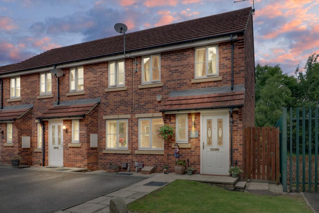 2 bedroom end of terrace house for sale in Bracken Hill View, Horbury
