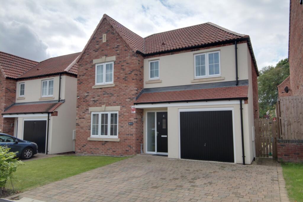 4 bedroom detached house for sale in 4 Lawnswood Crescent, Leeds, LS16