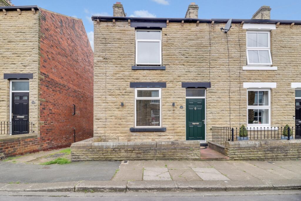 3 bedroom end of terrace house for sale in Broomcroft Road, Ossett