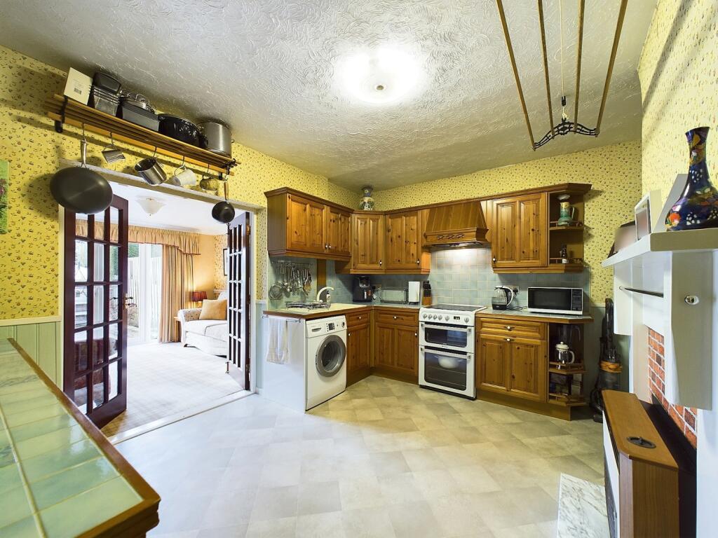 Additional property image - 3 Westminster Drive, Clayton, Bradford, BD14 6SL