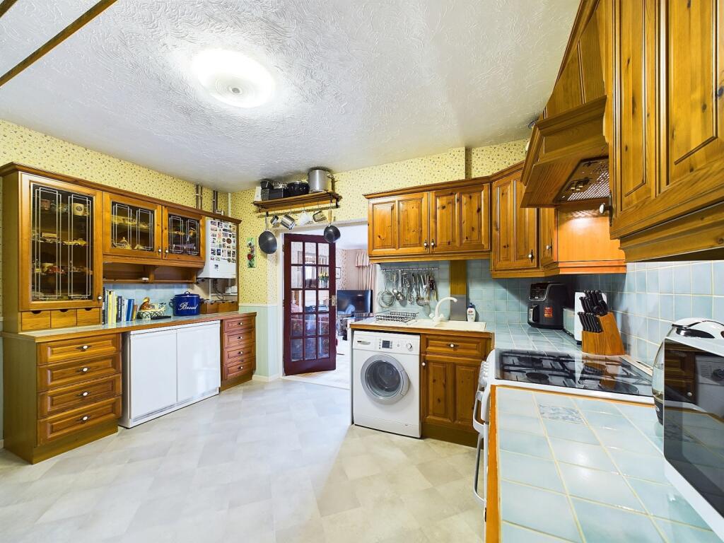 Additional property image - 3 Westminster Drive, Clayton, Bradford, BD14 6SL