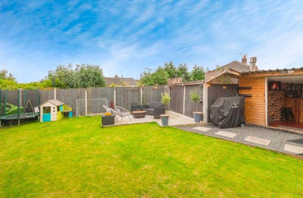 Additional property image - Laburnum Grove, Gomersal, Cleckheaton, West Yorkshire, BD19