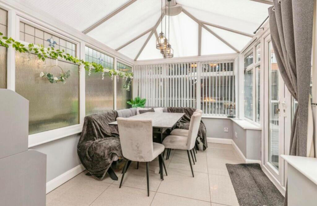 Additional property image - Laburnum Grove, Gomersal, Cleckheaton, West Yorkshire, BD19