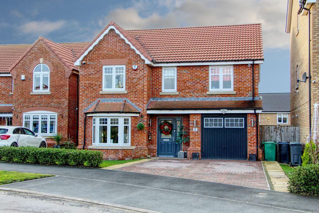 4 bedroom detached house for sale in Amberwood Chase, Shaw Cross WF12