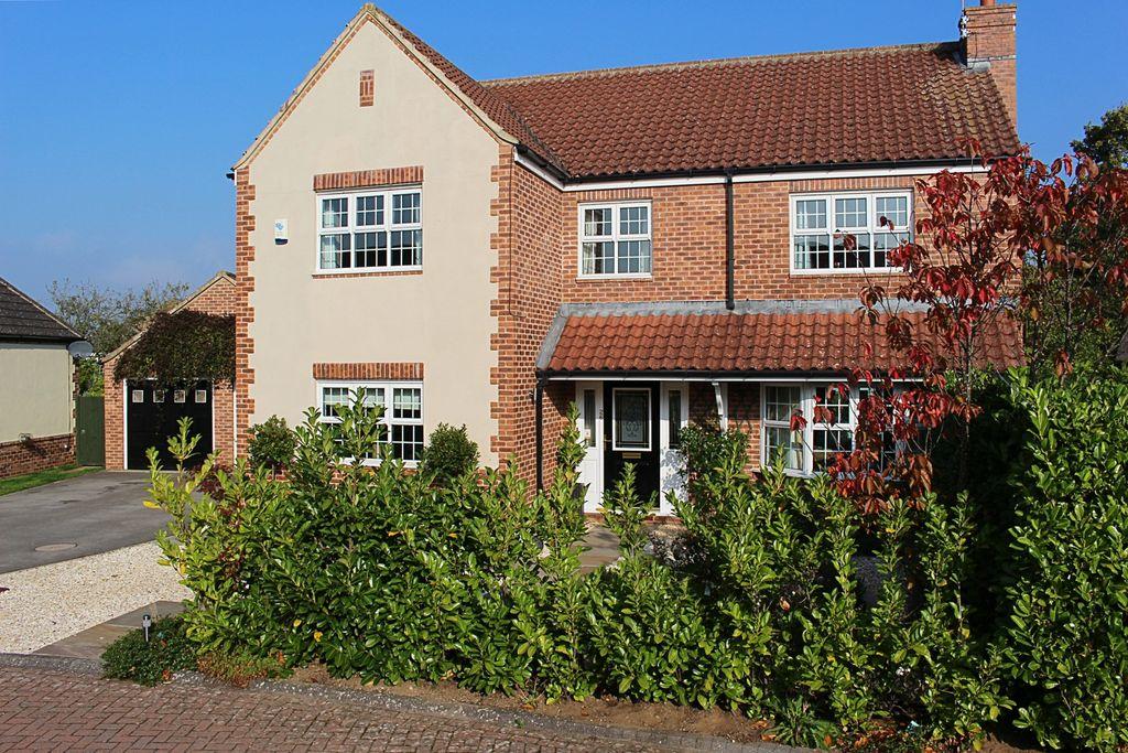 5 bedroom detached house for sale in Pinfold Green, Staveley