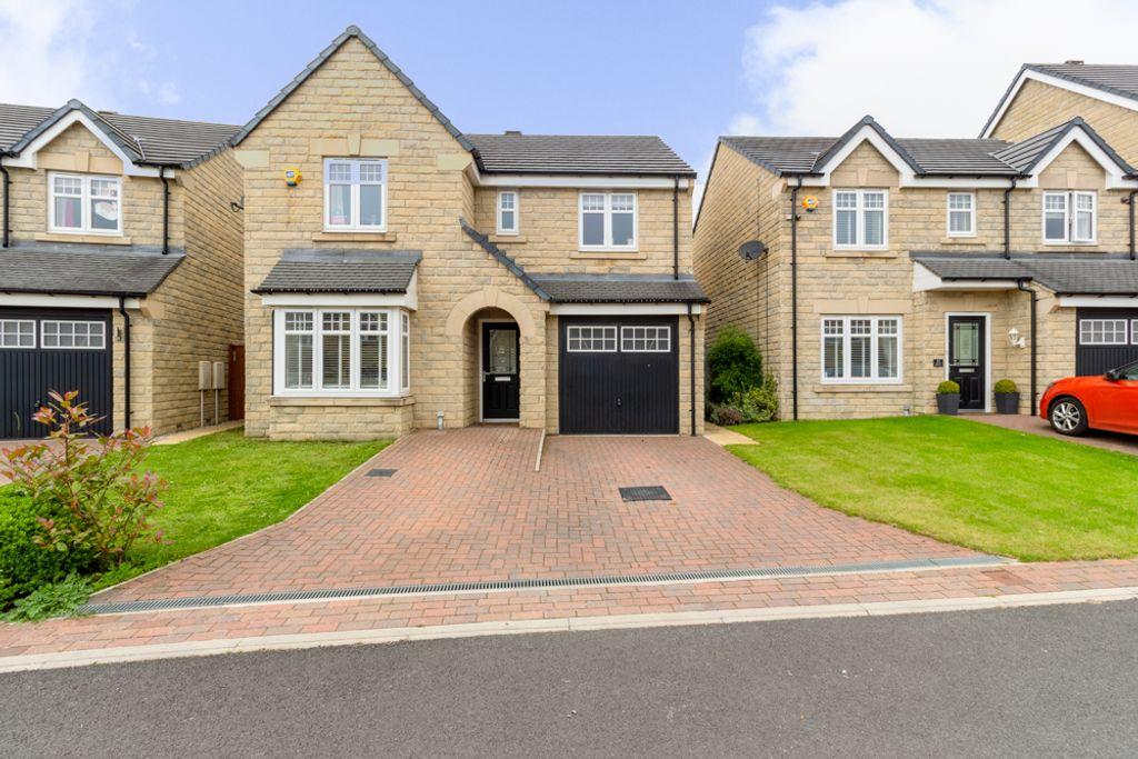 4 bedroom detached house for sale in Old Mill Dam Lane, Queensbury