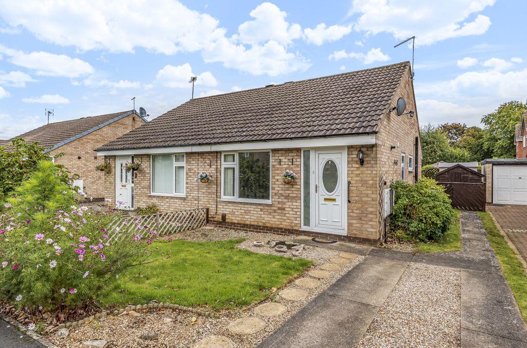 2 bedroom semidetached bungalow for sale in Birkdale Avenue
