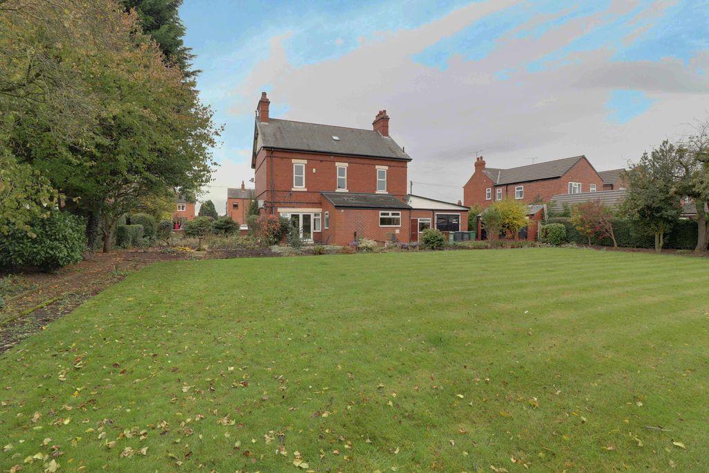 5 bedroom detached house for sale in Pinfold Lane, Methley, Leeds LS26