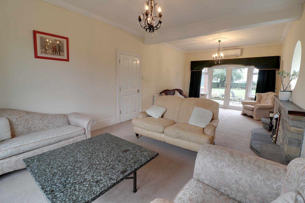 5 bedroom detached house for sale in Pinfold Lane, Methley, Leeds LS26