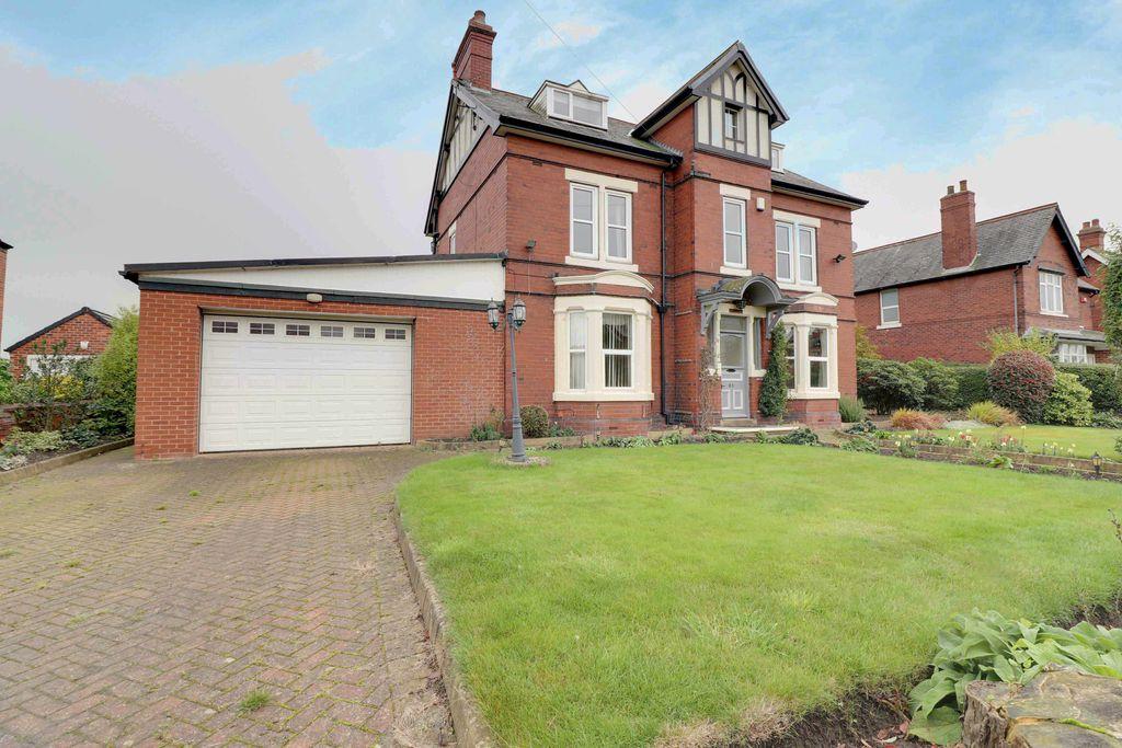5 bedroom detached house for sale in Pinfold Lane, Methley, Leeds LS26