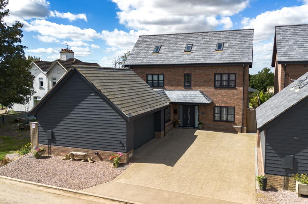 5 bedroom detached house for sale in Woodgate Road, Moulton Chapel, Lincolnshire, PE12