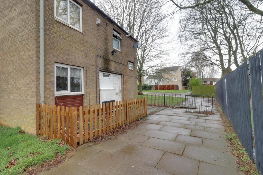 5 bedroom end of terrace house for sale in Booth Meadow Court