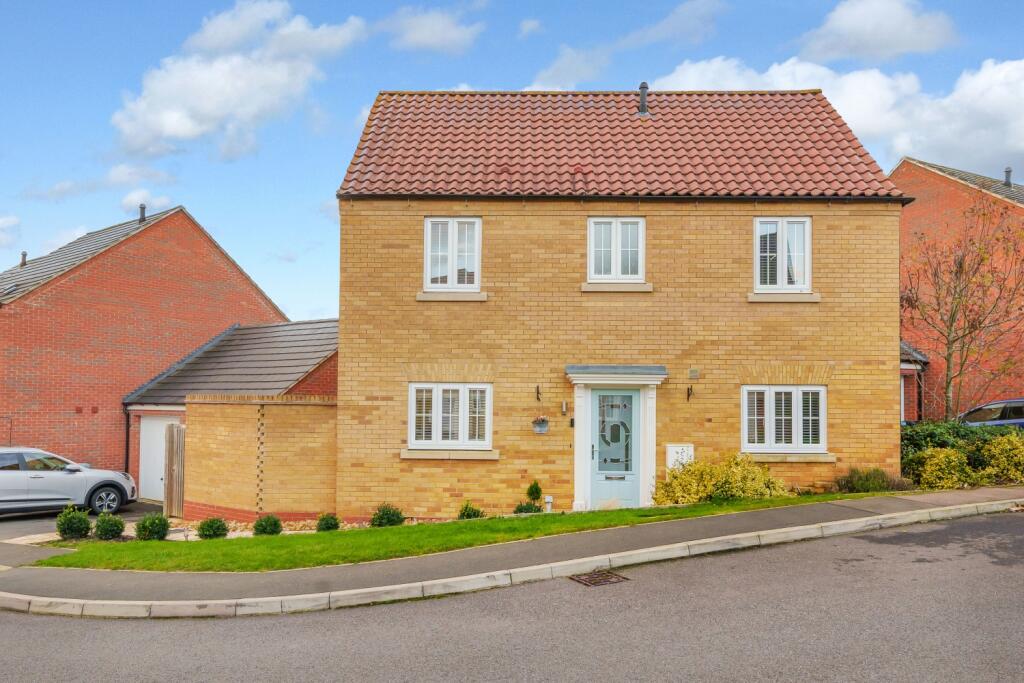 3 bedroom detached house for sale in Virginia Crescent, Burton Latimer