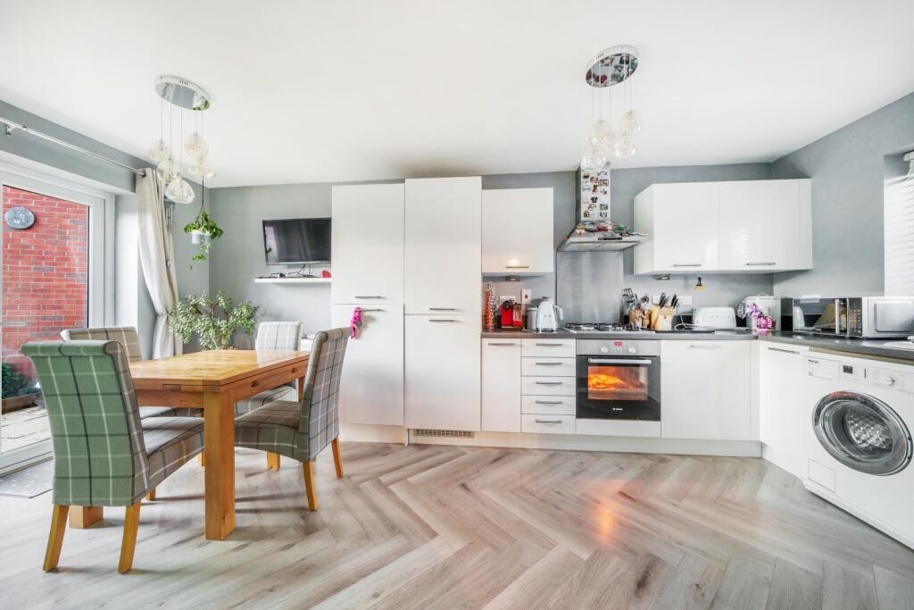 3 bedroom detached house for sale in Virginia Crescent, Burton Latimer