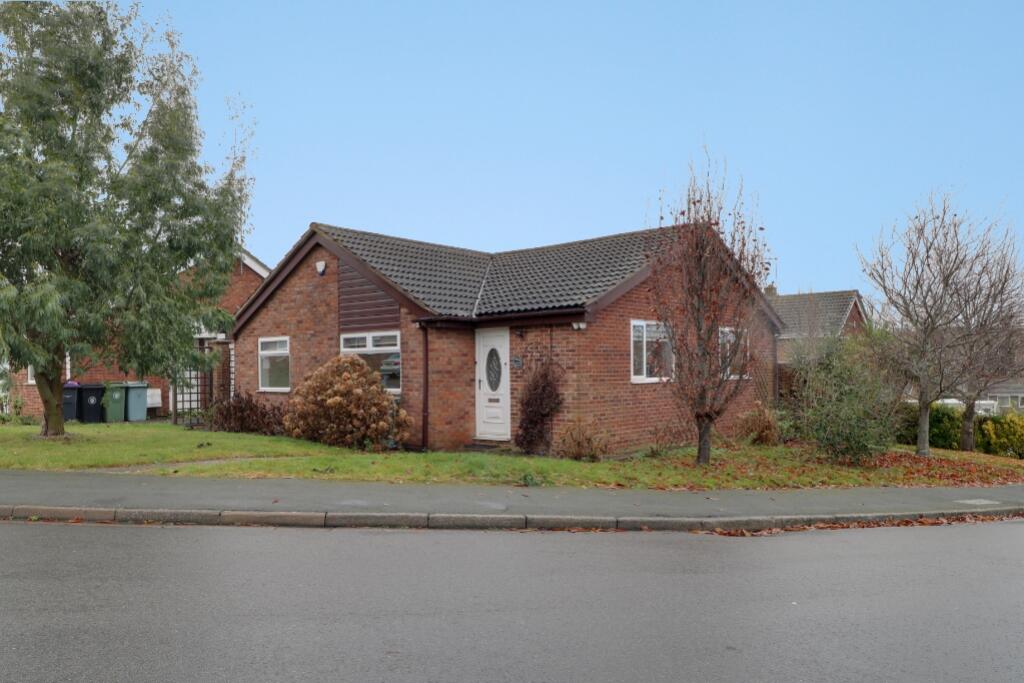 2 bedroom detached bungalow for sale in High Meadow, Grantham, NG31
