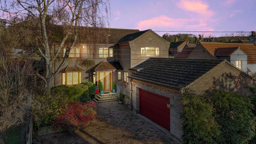5 bedroom detached house for sale in The Birches Howsham Lane, Searby
