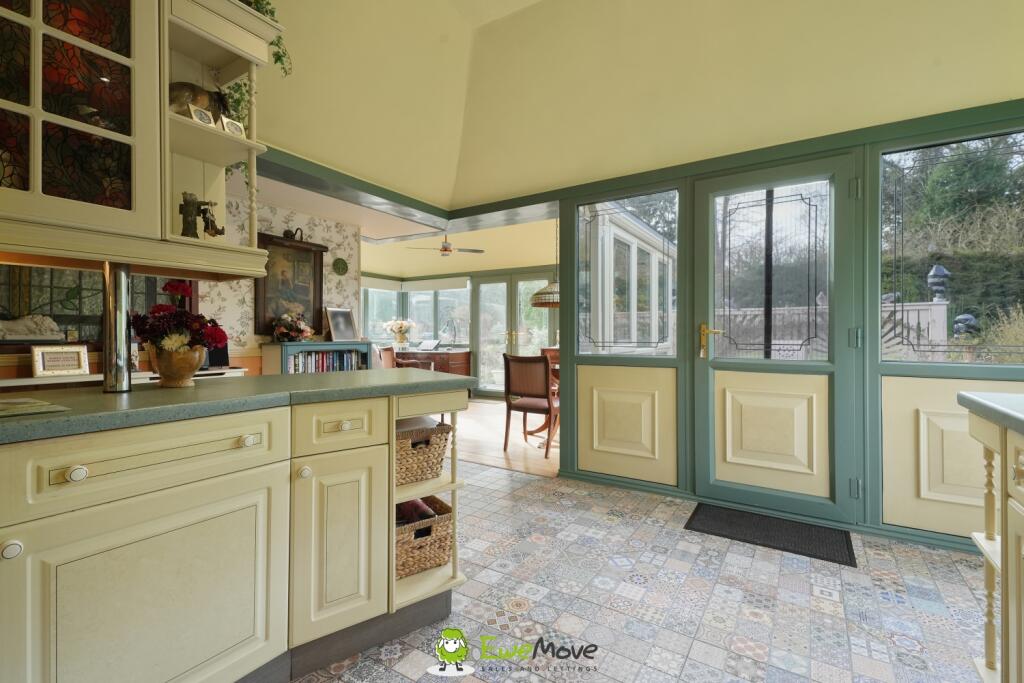 4 bedroom detached bungalow for sale in 10 Lindholme, Scotter