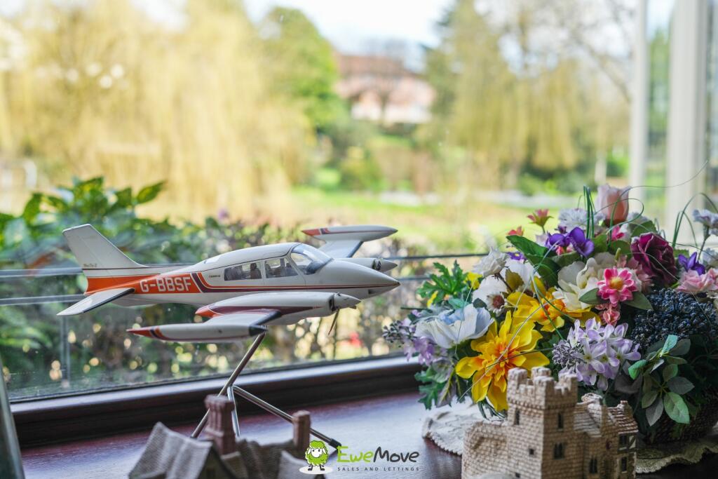 4 bedroom detached bungalow for sale in 10 Lindholme, Scotter