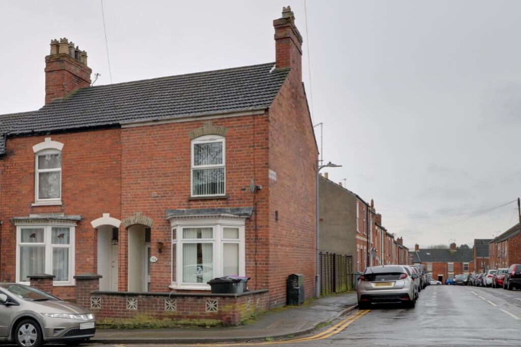 2 bedroom end of terrace house for sale in Harrowby Road , Grantham