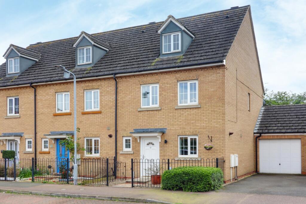 3 bedroom end of terrace house for sale in Howards Way, Northampton, Northamptonshire, NN3