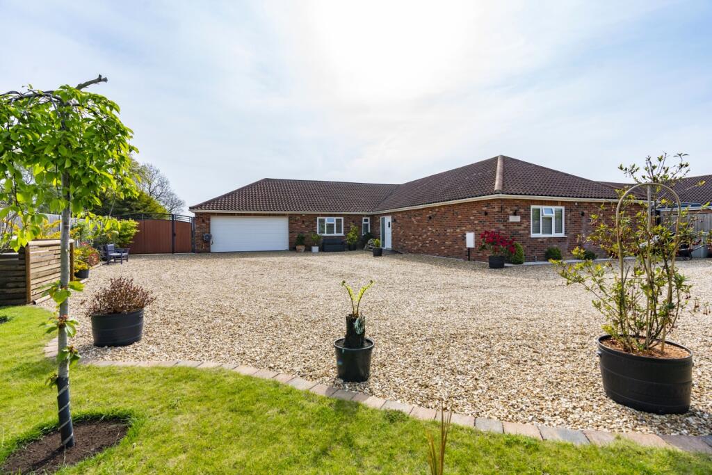 4 bedroom detached bungalow for sale in Main Road, Keal Cotes, Spilsby, Lincolnshire, PE23