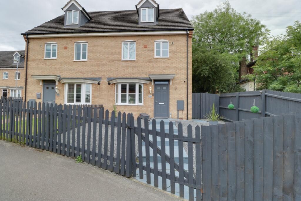 4 bedroom semidetached house for sale in Kedleston Road, Grantham, NG31