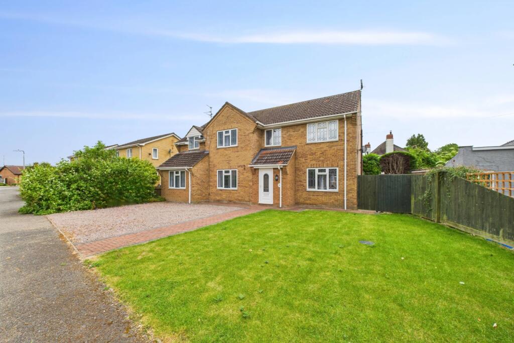 5 bedroom detached house