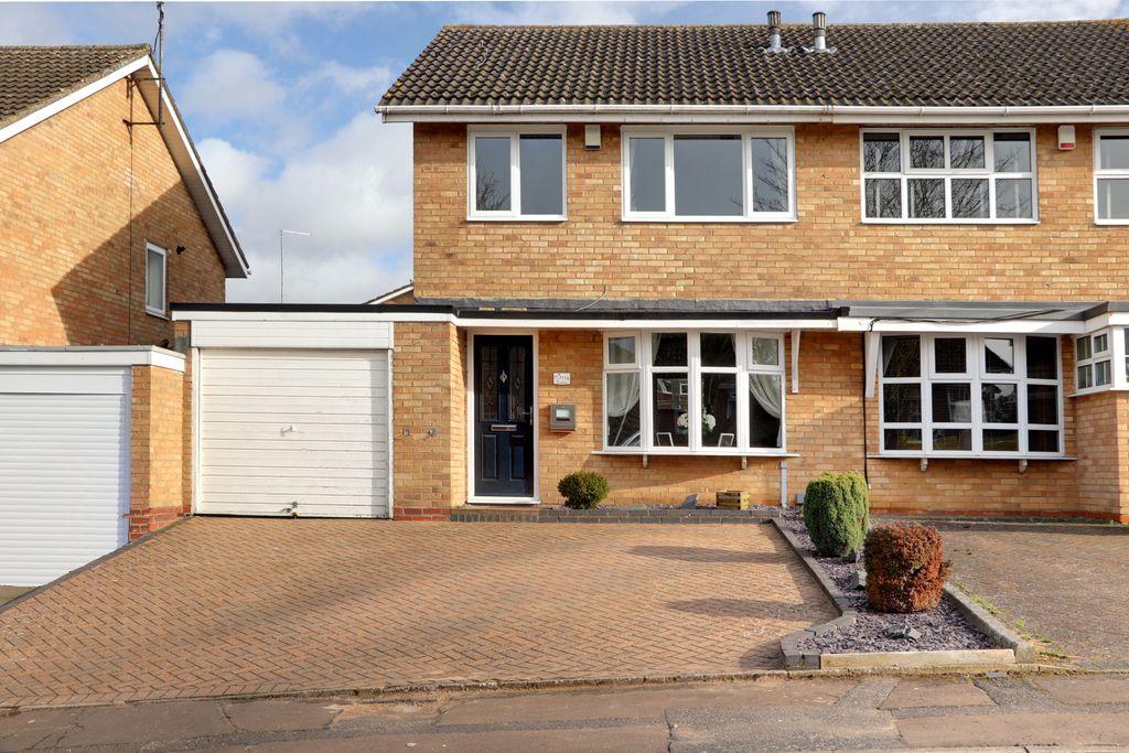 3 bedroom semidetached house for sale in Obelisk Rise, Kingsthorpe, Northampton NN2 8TP, NN2