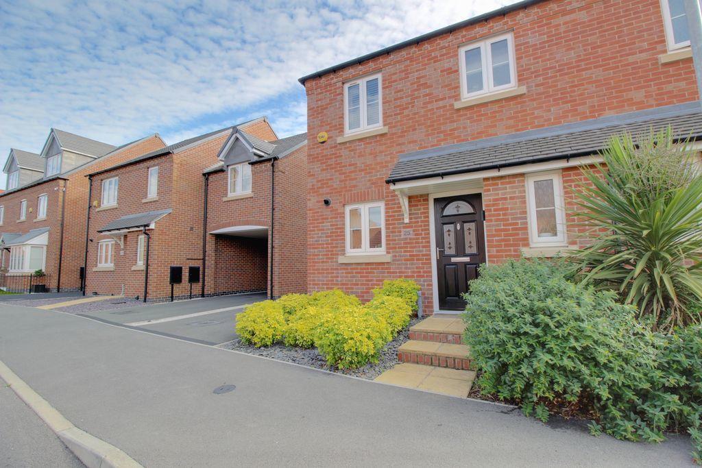 3 bedroom semidetached house for sale in Adams Park Way, Kirkby in