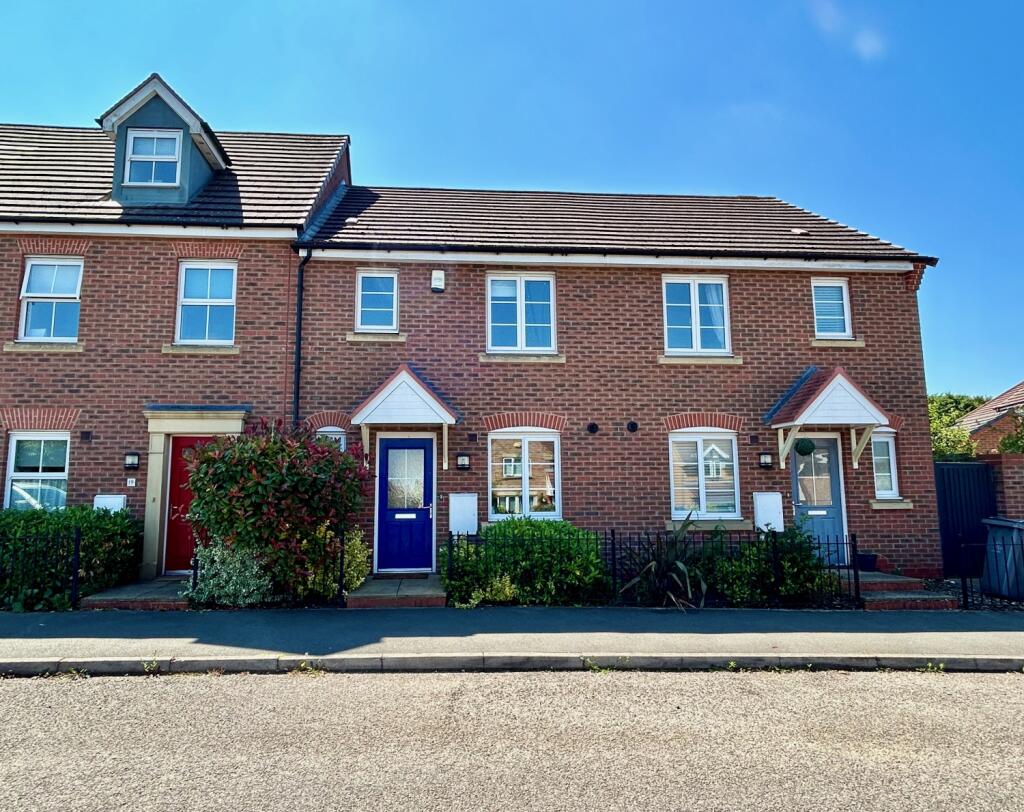 3 bedroom terraced house for sale in Mallow Way, Bingham, NG13