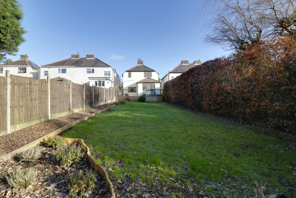 3 bedroom detached house for sale in Burton Road, Midway, Swadlincote