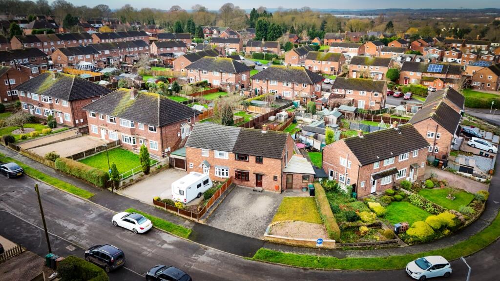 3 bedroom semidetached house for sale in Bells End Road, Waltonon