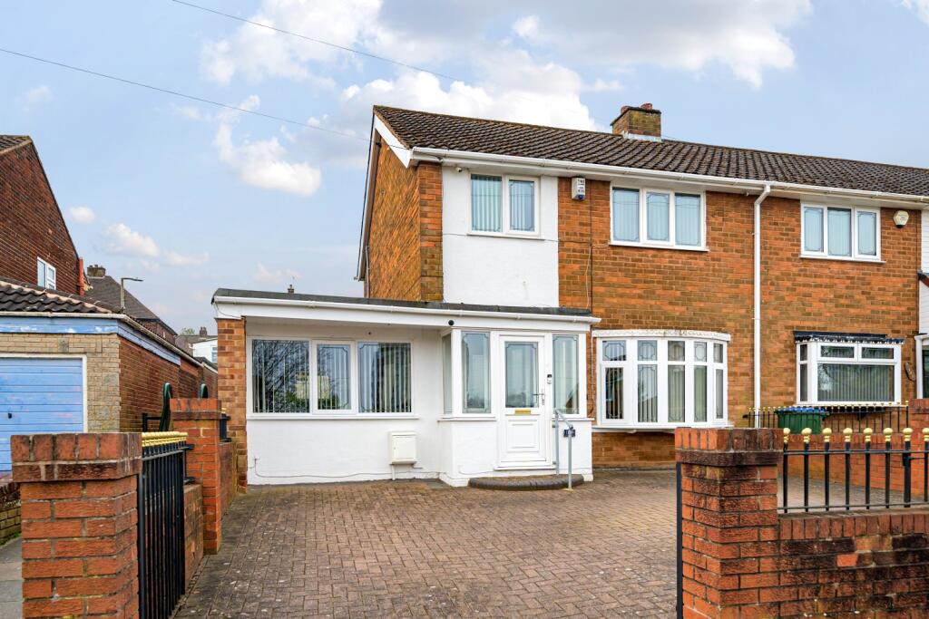 3 bedroom semidetached house for sale in Badsey Road, Oldbury, West