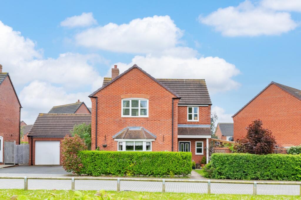4 bedroom detached house for sale in Hartshorne Road,