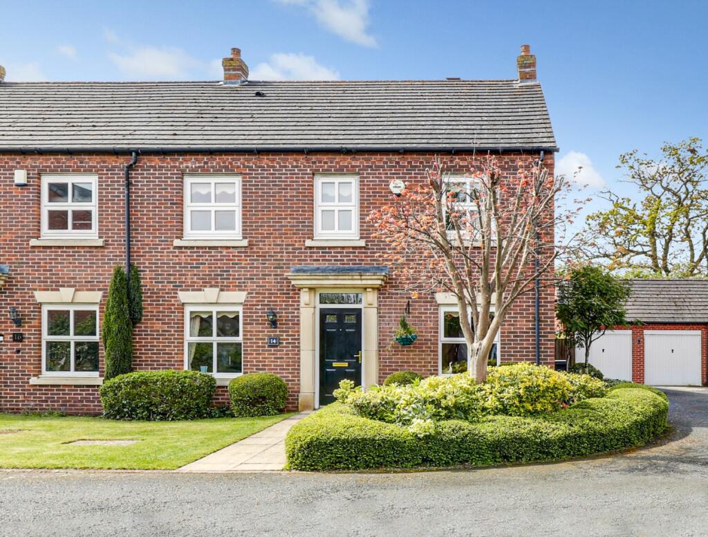 4 bedroom end of terrace house for sale in Ward Close, Fradley