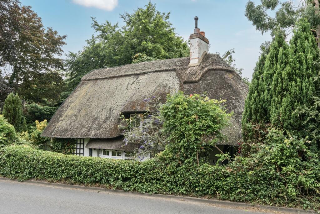Main image of property: WARWICK ROAD, LEEK WOOTTON, WARWICK, WARWICKSHIRE, CV35