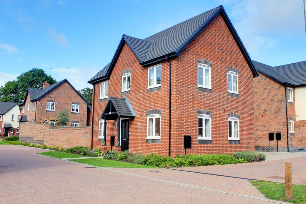 3 bedroom detached house for sale in Campion Way, Uttoxeter ST14 7TB, ST14
