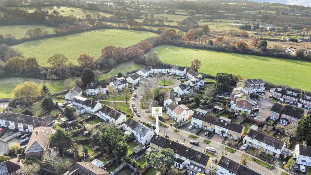 2 bedroom end of terrace house for sale in Southfield,