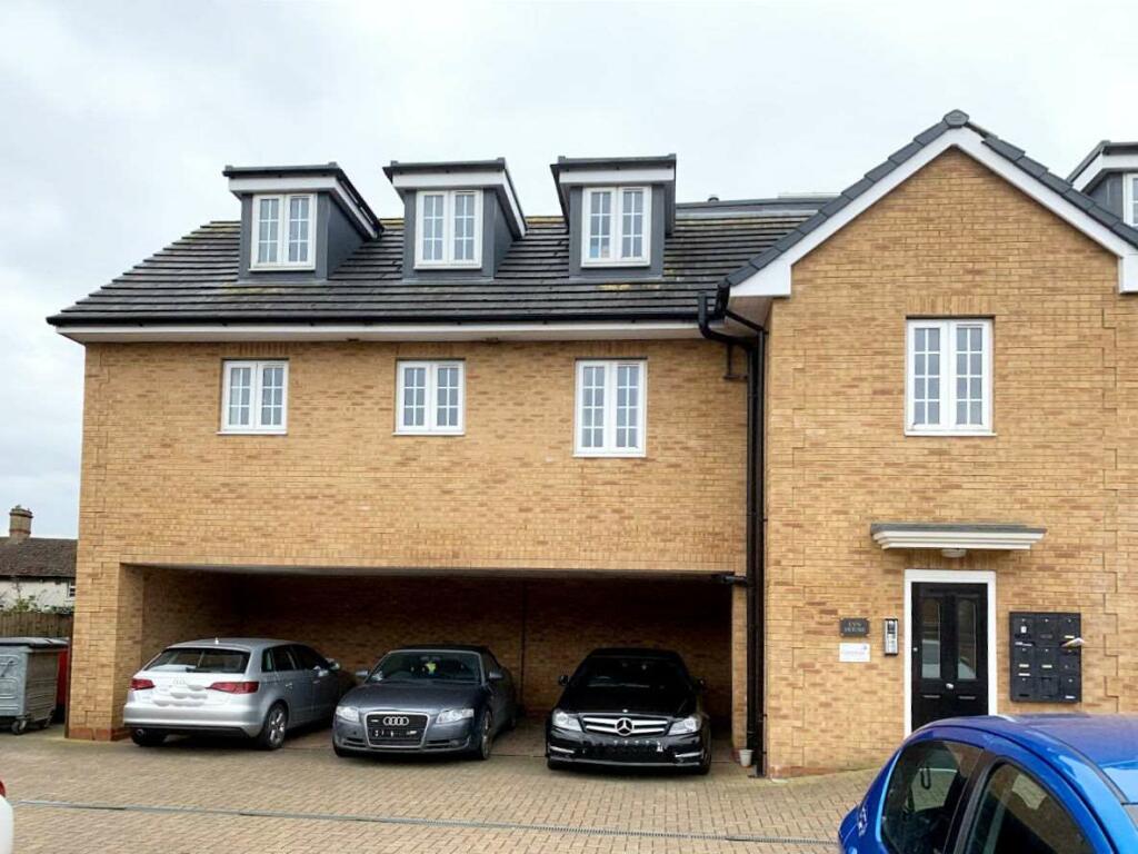 1 bedroom apartment for sale in Lyn House, High Street, Aveley RM15 4AF