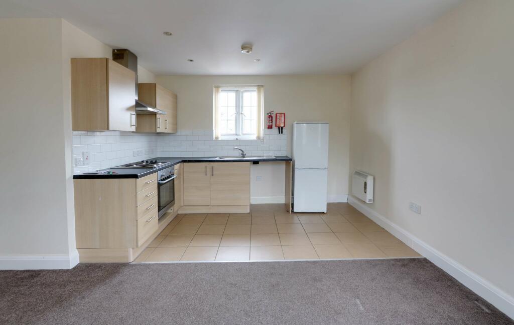 1 bedroom apartment for sale in Lyn House, High Street, Aveley RM15 4AF