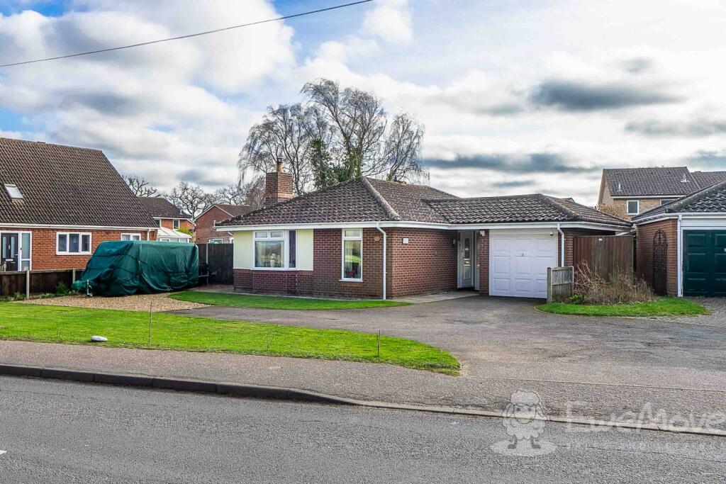 3 bedroom detached house for sale in Tuttles Lane West, Wymondham