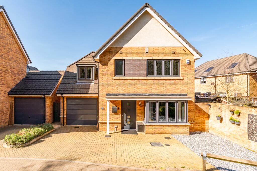 Main image of property: Victoria Close, Welwyn Garden City, Hertfordshire, AL7