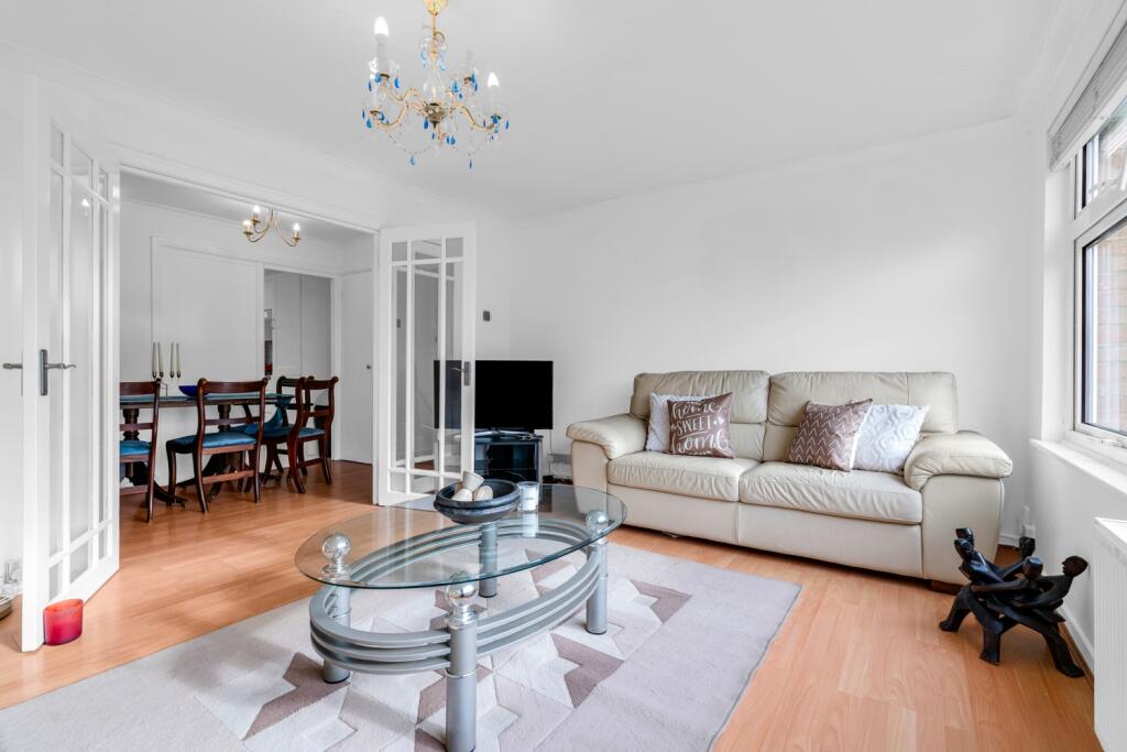 Main image of property: Heathfield Close, Potters Bar, Hertfordshire, EN6
