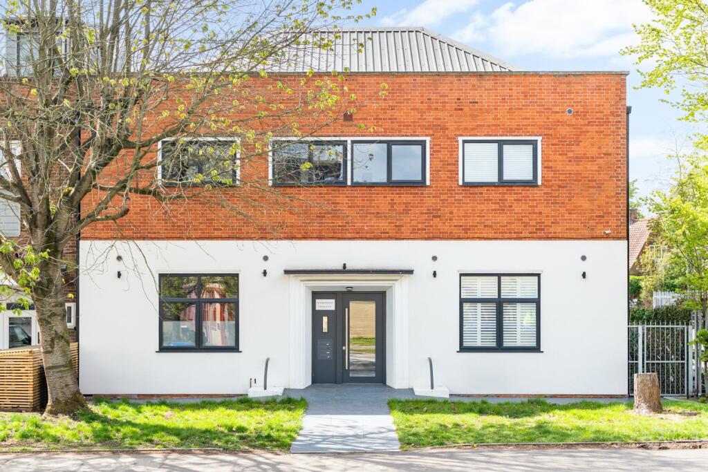 Main image of property: 56 Bridge Road East, Welwyn Garden City, Hertfordshire, AL7