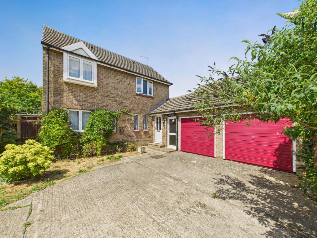 Main image of property: Appletrees, Bar Hill, Cambridge, Cambridgeshire, CB23