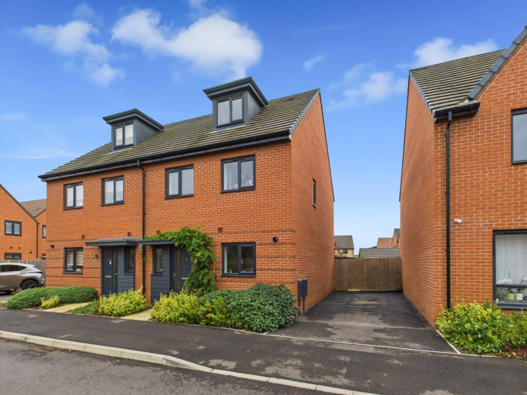 Main image of property: Peacock Drive, Highfields Caldecote, Cambridge, Cambridgeshire, CB23