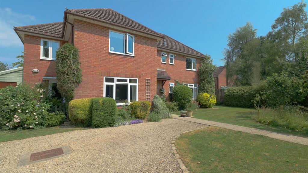 5 bedroom detached house for sale in Edinburgh Road, Lower Compton